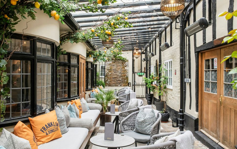 Patio Gambar