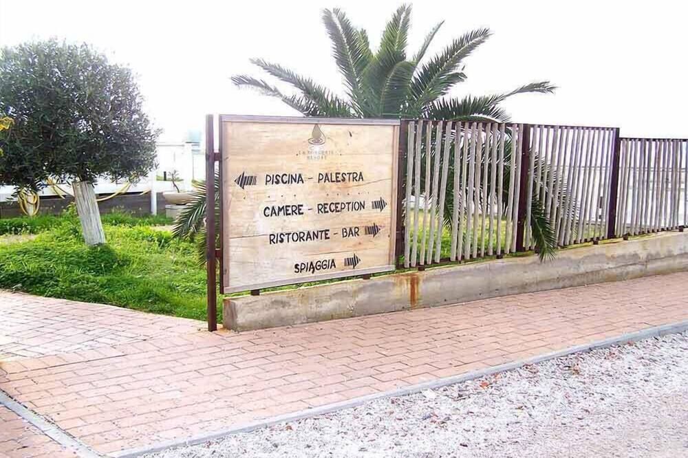 Pemandangan luar