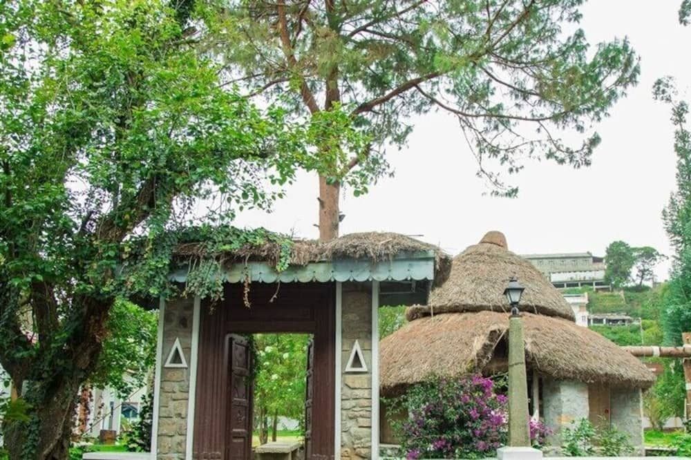 Pemandangan luar
