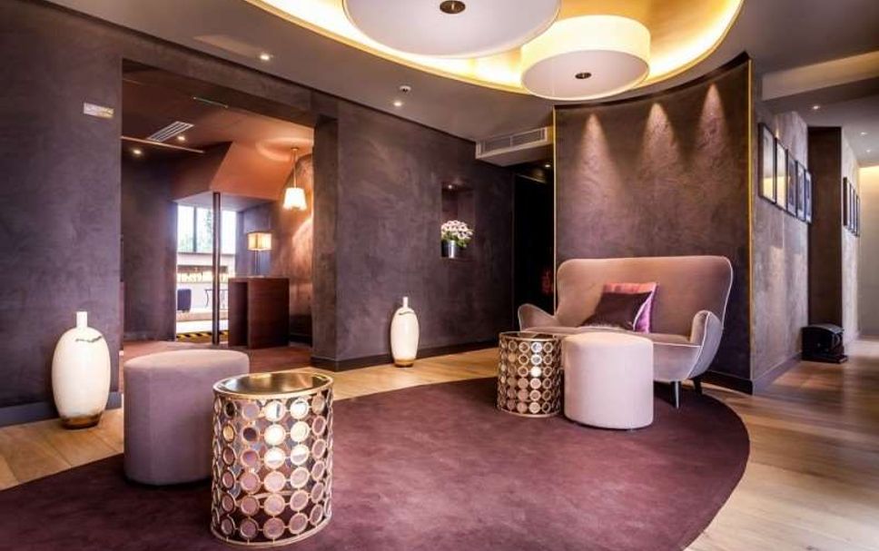 Balai Menunggu Gambar