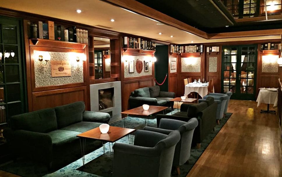 Balai Menunggu Gambar