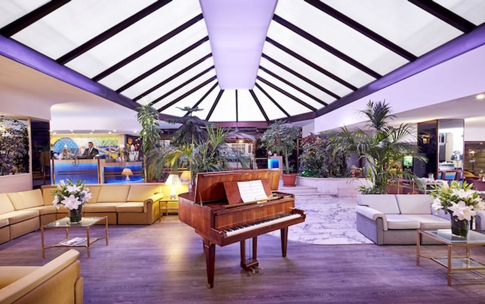 Balai Menunggu Gambar