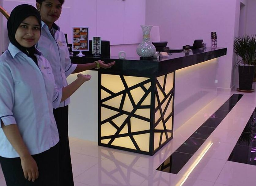 Meja Penyambut Tetamu Gambar