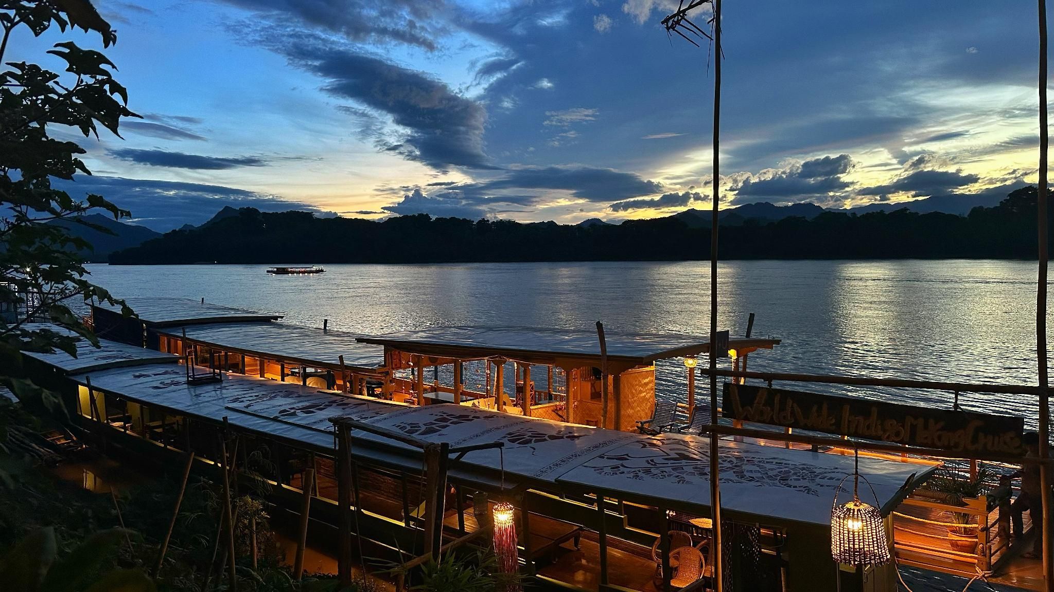 Pemandangan luar