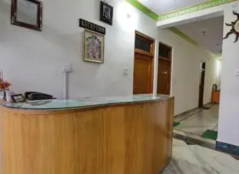 Meja Penyambut Tetamu Gambar