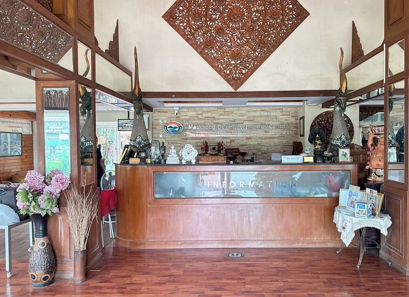 Meja Penyambut Tetamu Gambar