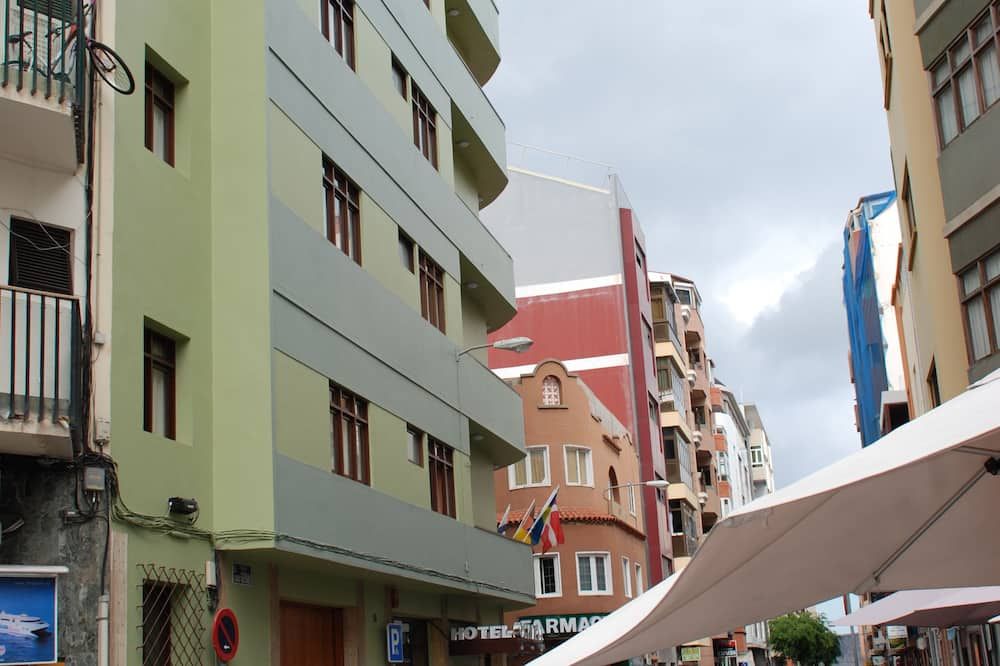 Pemandangan luar