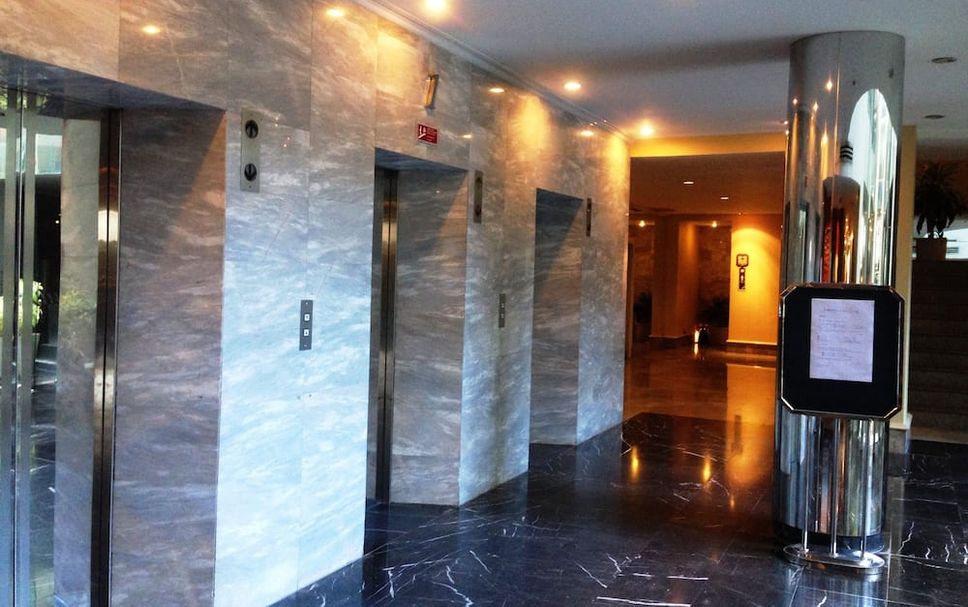 hallway Gambar