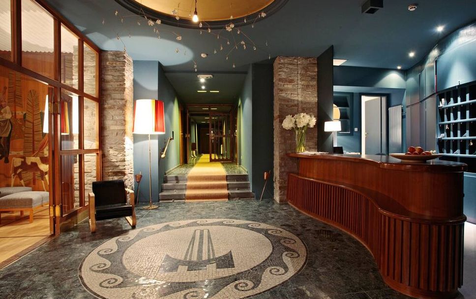 Meja Penyambut Tetamu Gambar