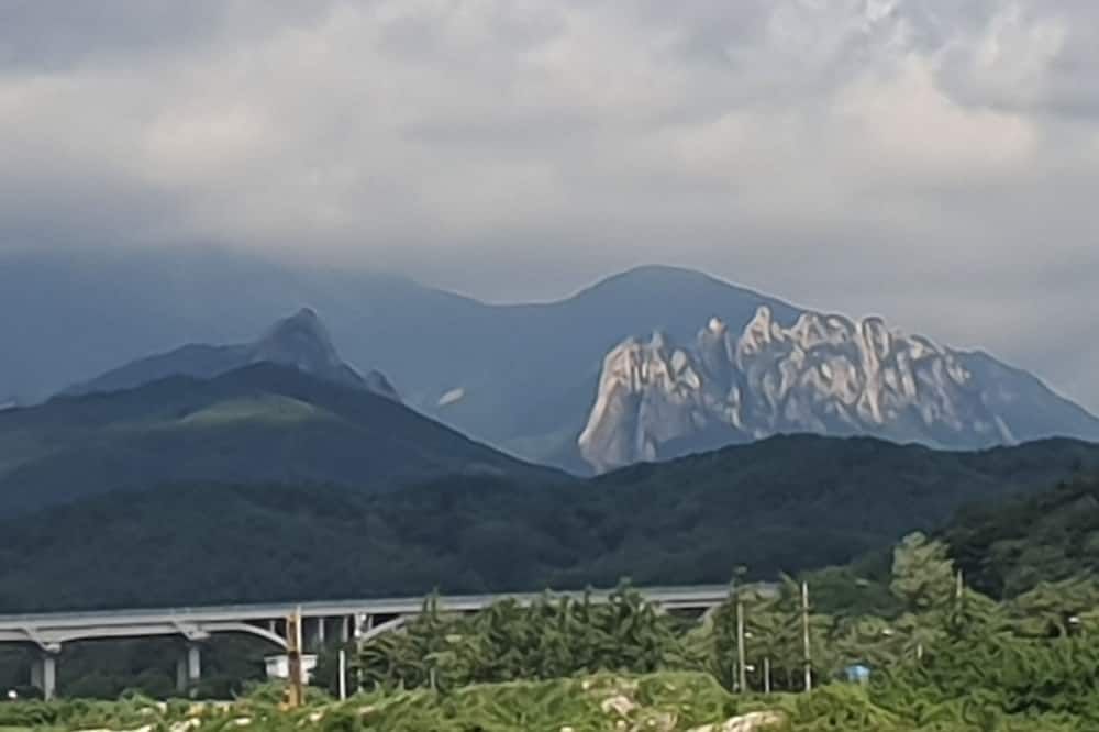 Pemandangan luar