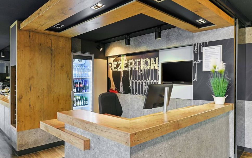 Meja Penyambut Tetamu Gambar