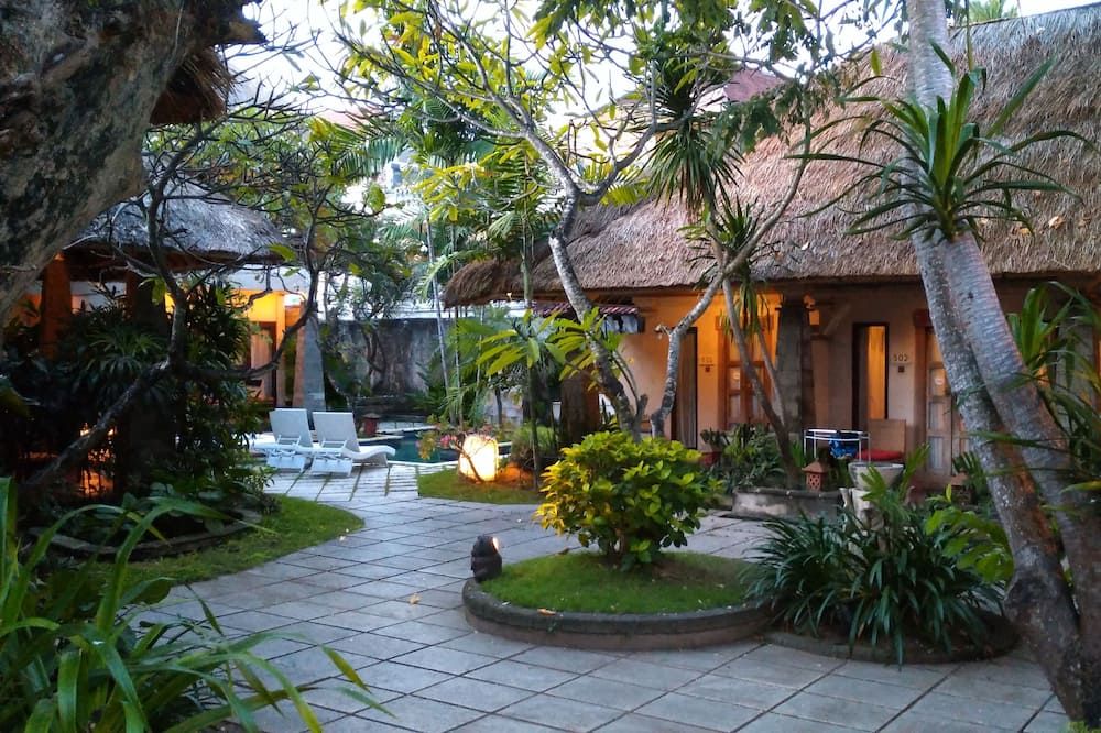 Pemandangan luar