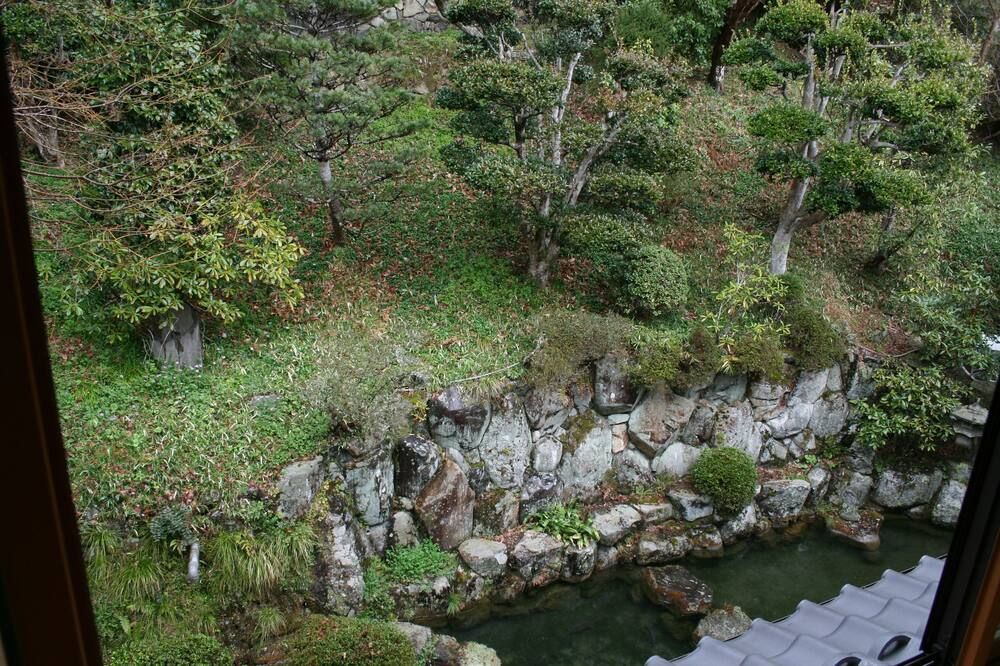 Pemandangan luar