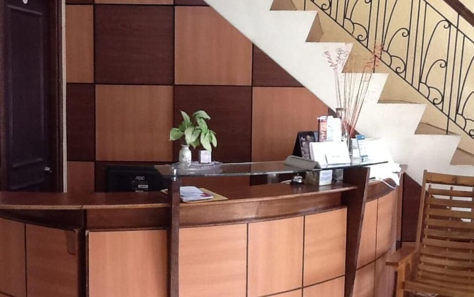 Meja Penyambut Tetamu Gambar