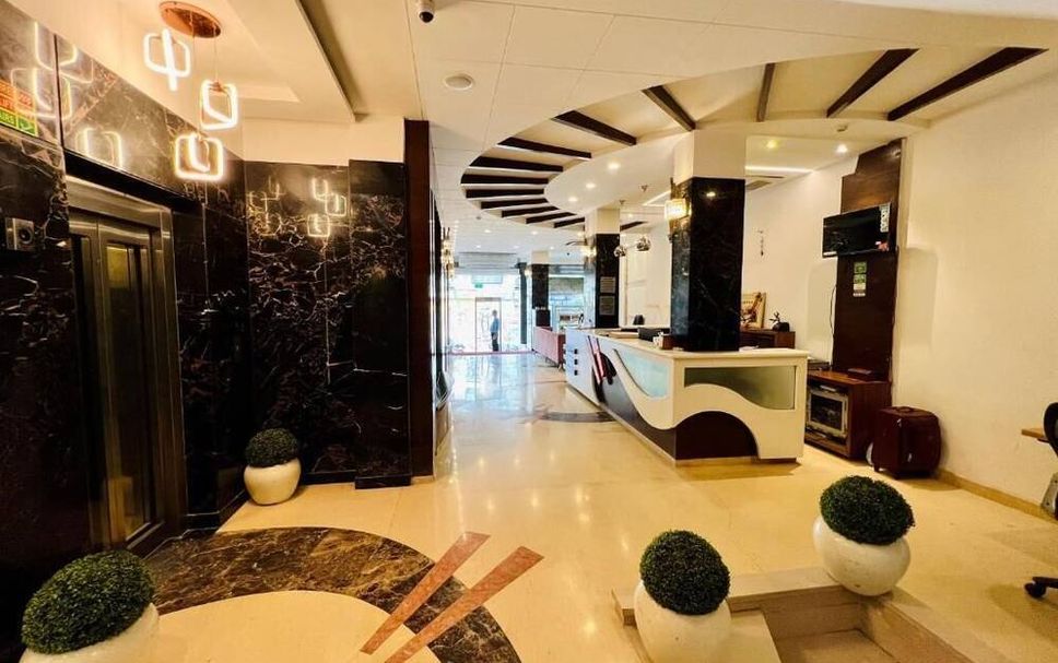 Meja Penyambut Tetamu Gambar