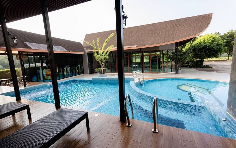 Kolam renang Gambar