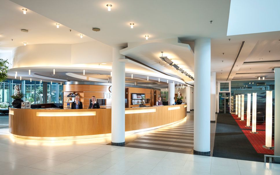 Meja Penyambut Tetamu Gambar