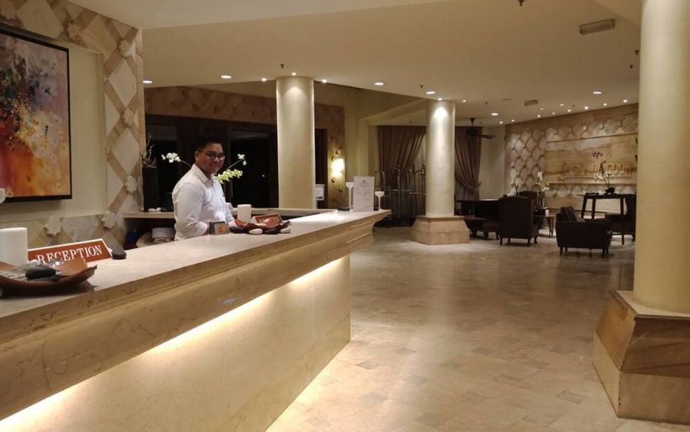 Meja Penyambut Tetamu Gambar