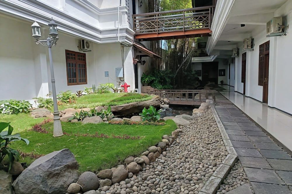 Pemandangan luar