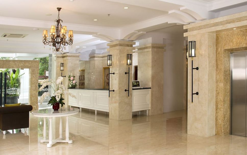 Meja Penyambut Tetamu Gambar