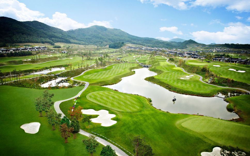 Padang golf Gambar