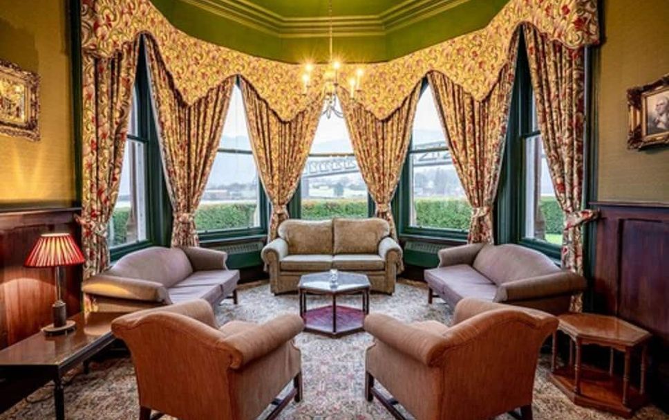 Balai Menunggu Gambar