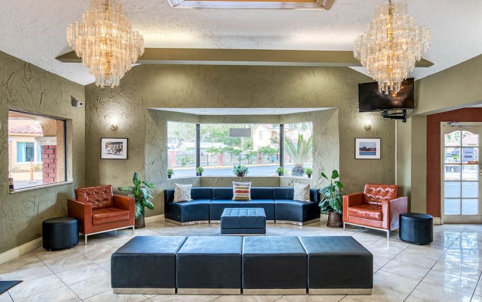 Balai Menunggu Gambar