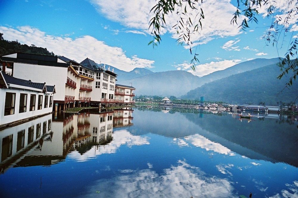 Pemandangan luar