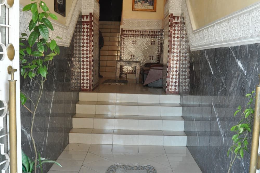 Meja Penyambut Tetamu Gambar