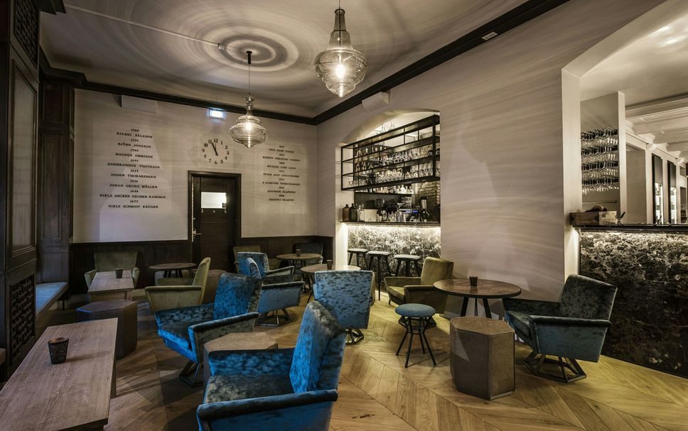 Balai Menunggu Gambar