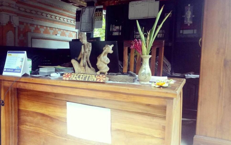 Meja Penyambut Tetamu Gambar