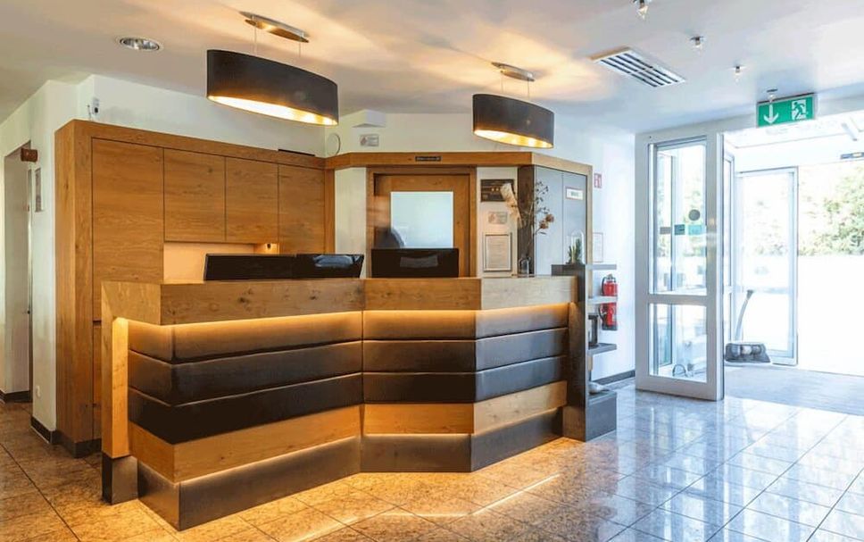 Meja Penyambut Tetamu Gambar