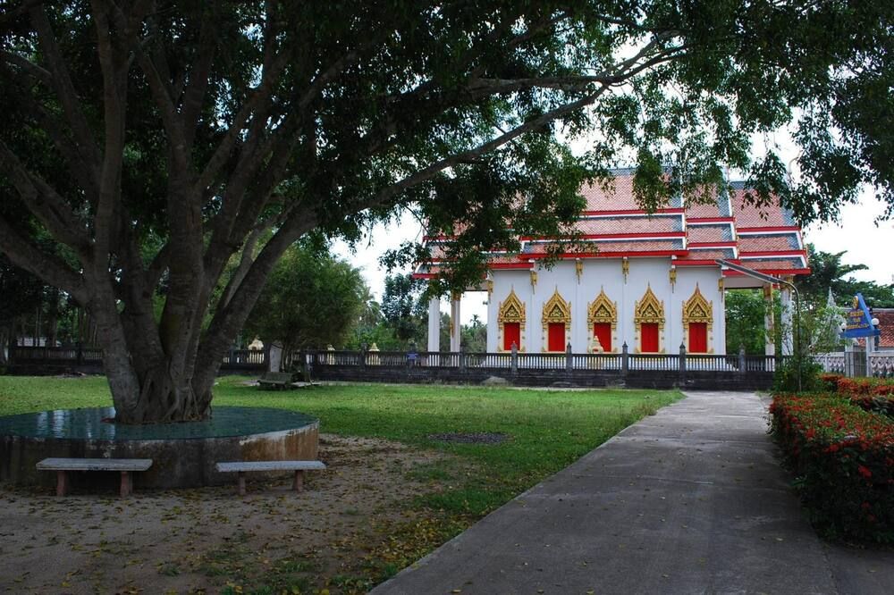 Pemandangan luar