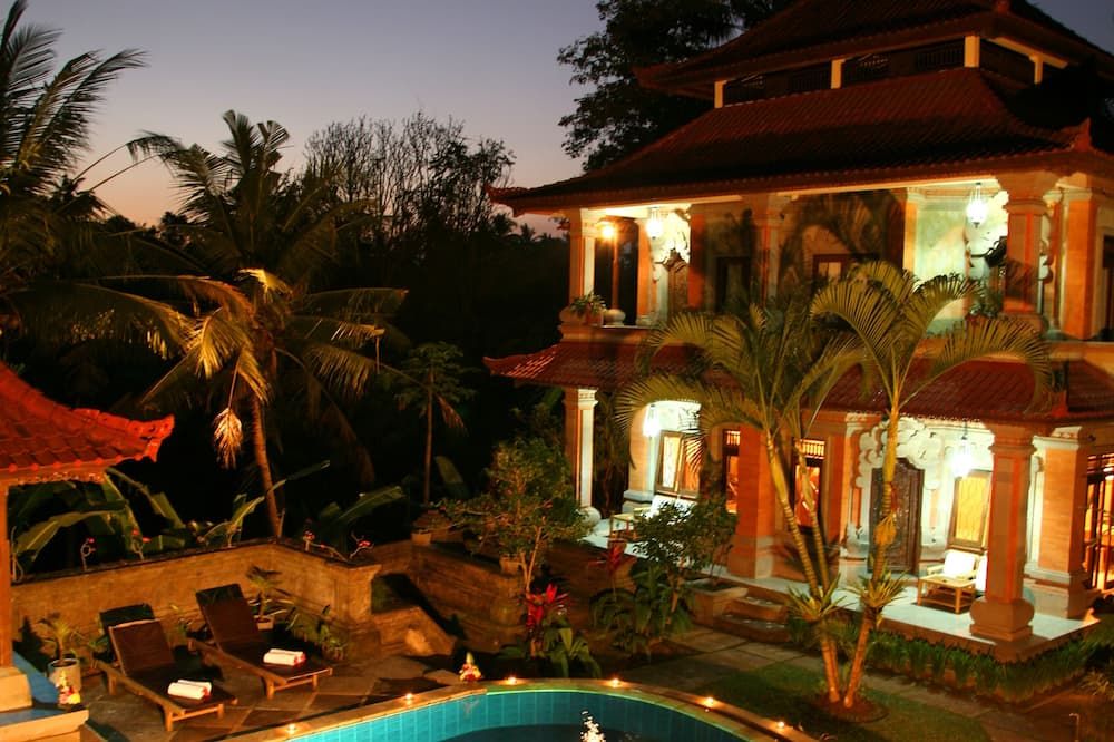 Pemandangan luar