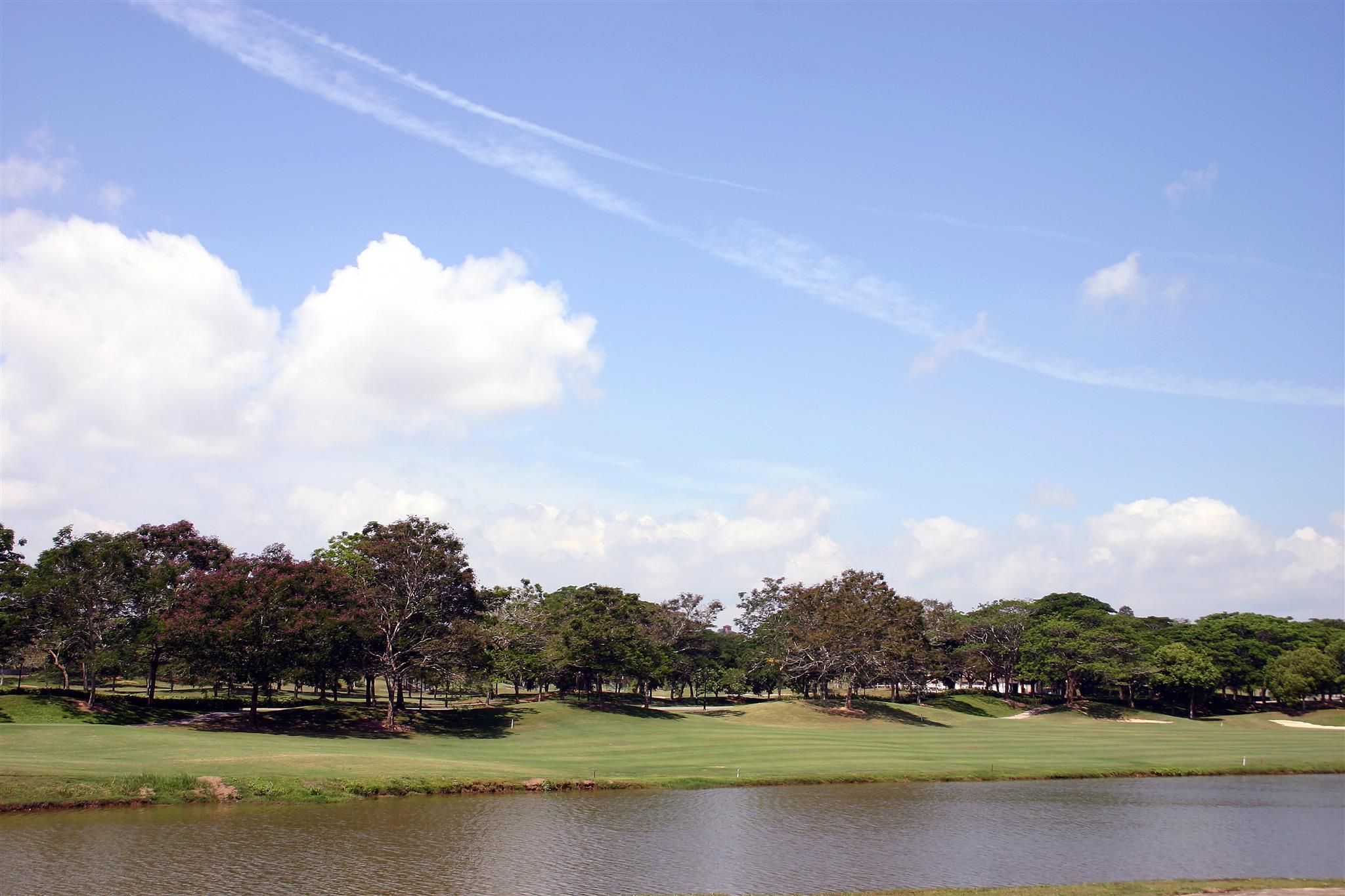 Pemandangan luar