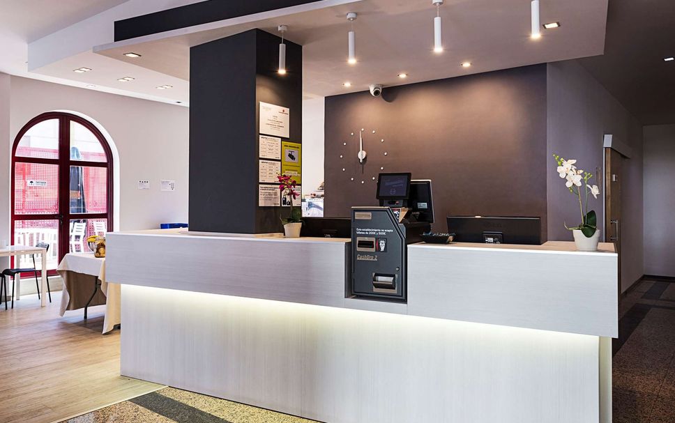 Meja Penyambut Tetamu Gambar