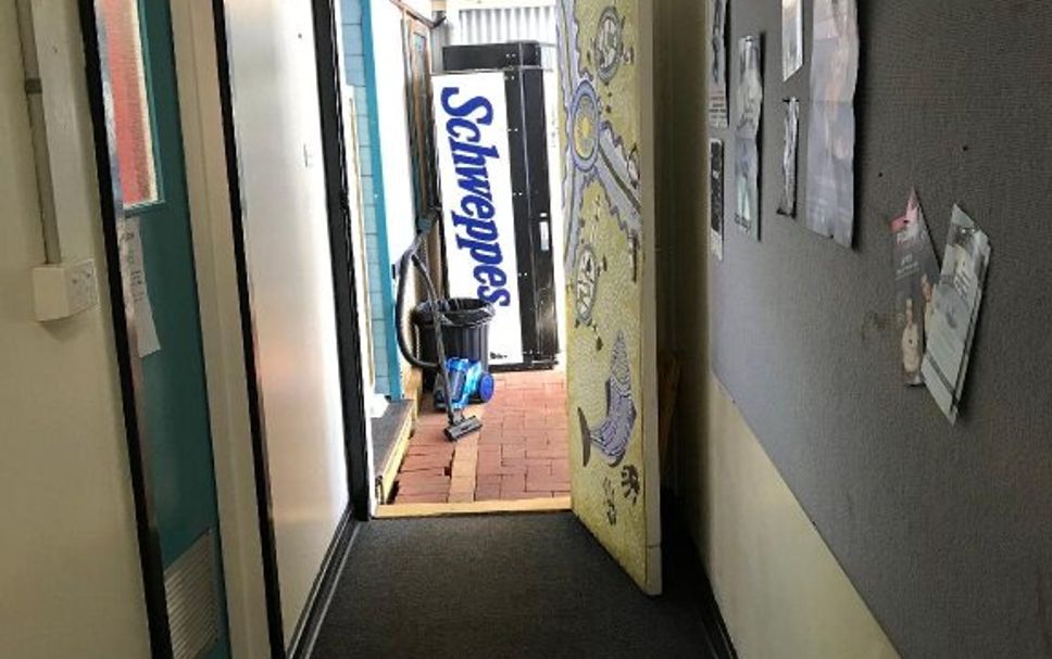 hallway Gambar