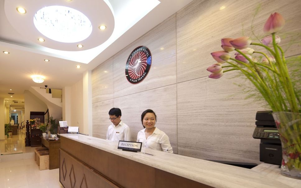 Meja Penyambut Tetamu Gambar