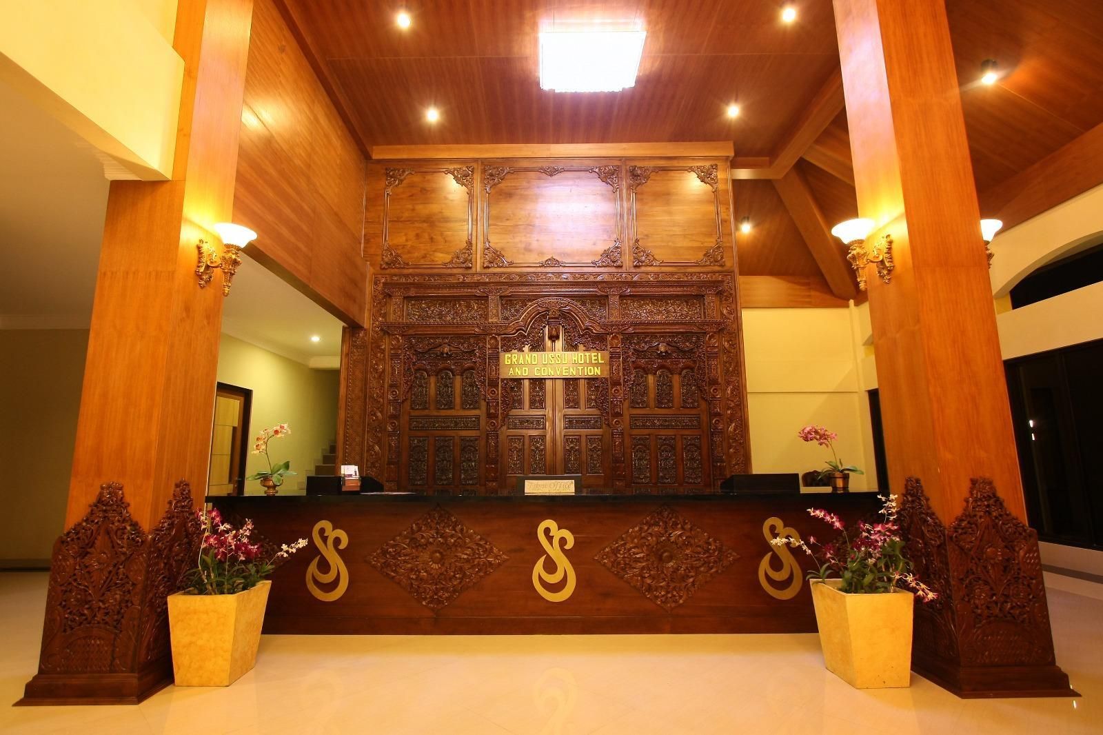 Meja Penyambut Tetamu