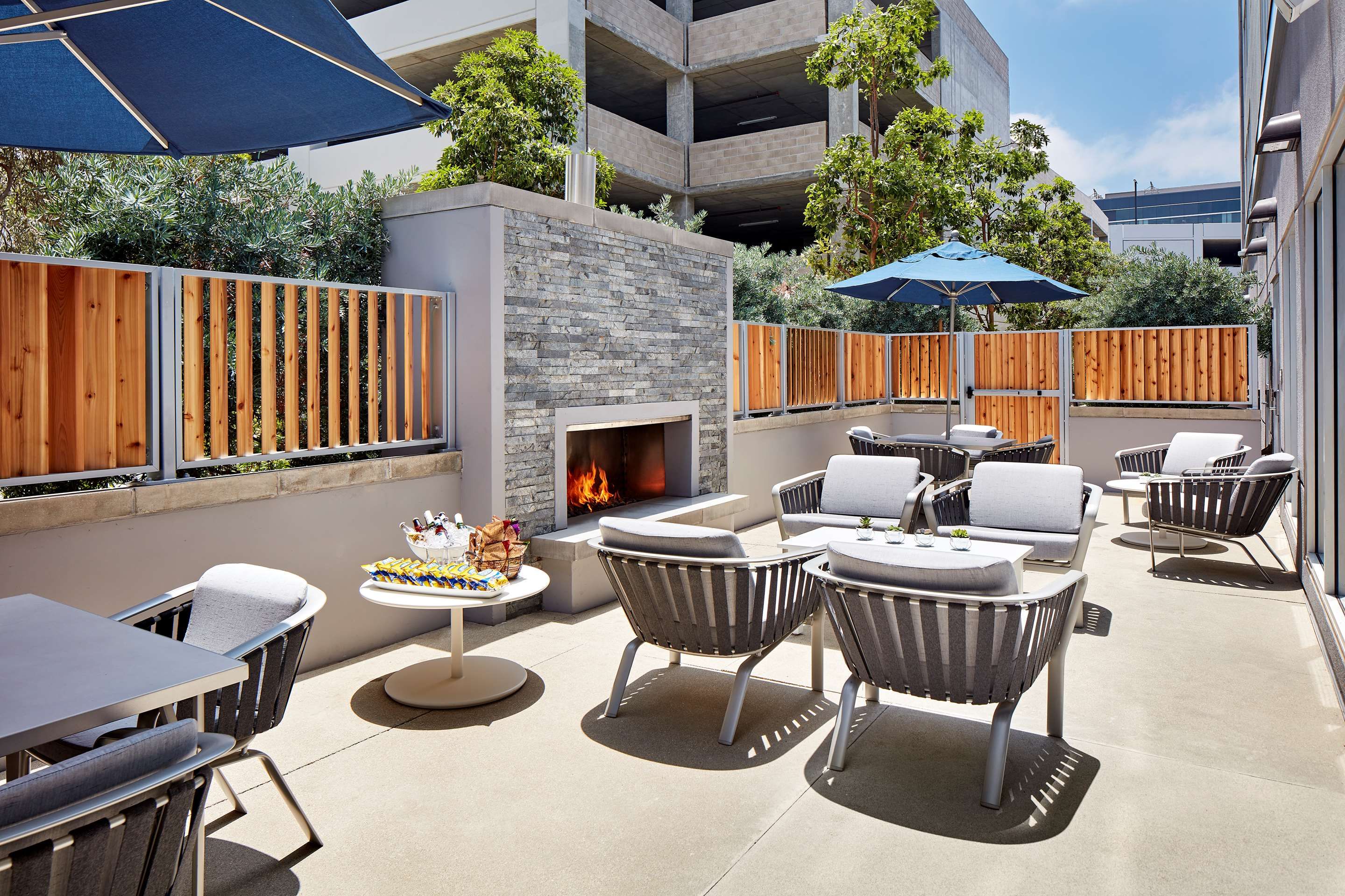 Patio Gambar