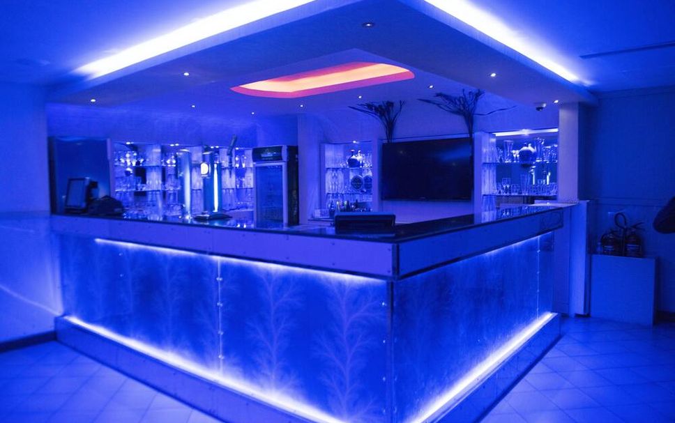 Meja Penyambut Tetamu Gambar