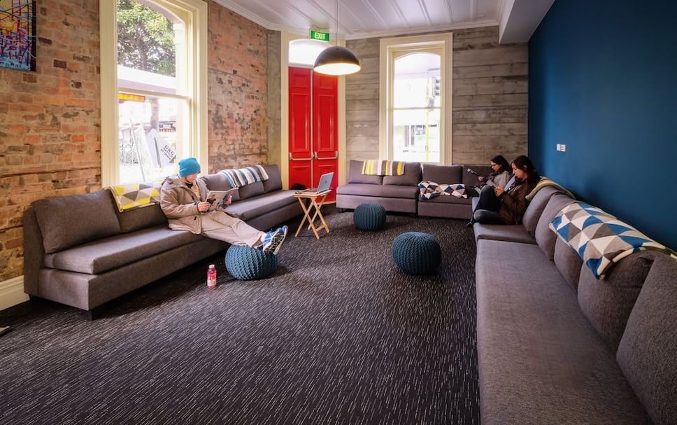 Balai Menunggu Gambar