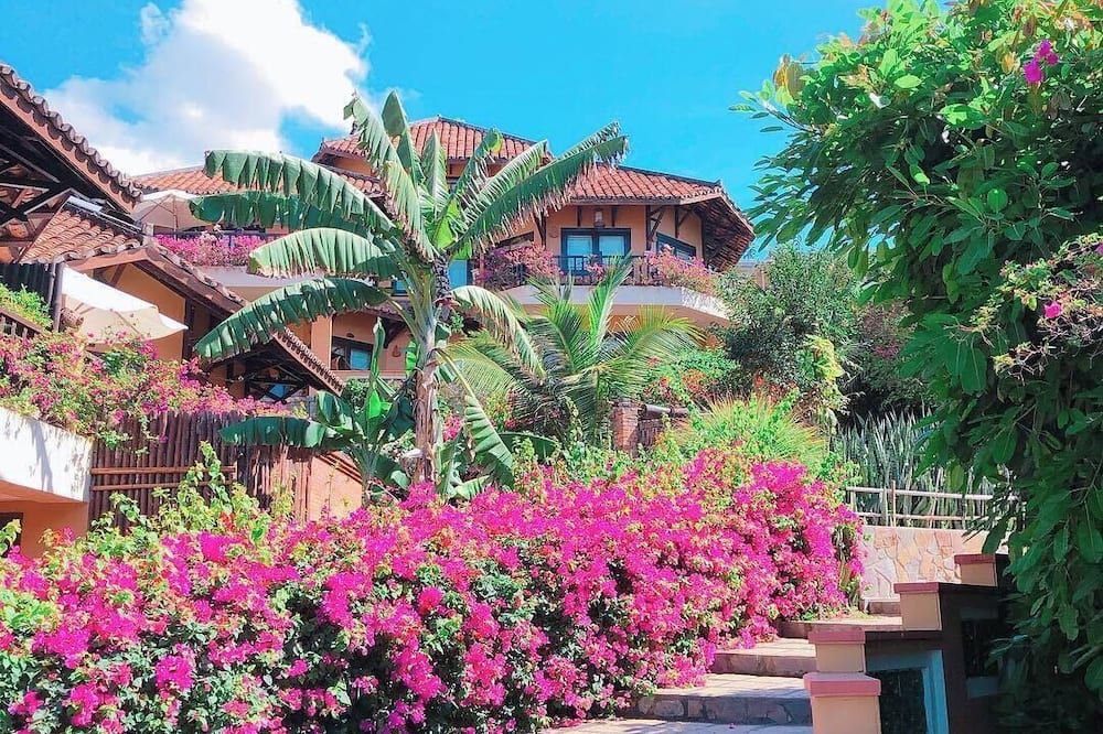 Pemandangan luar