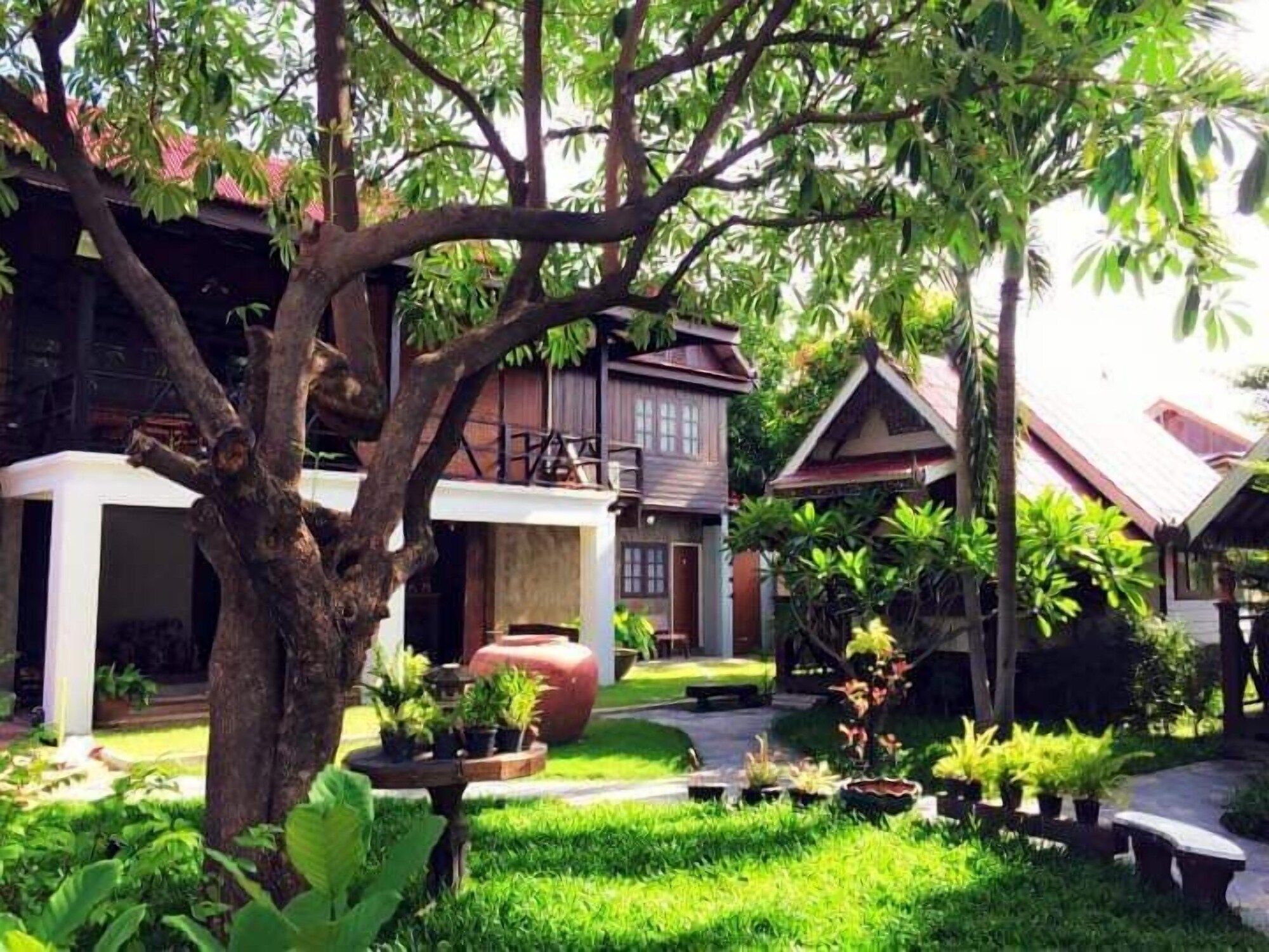Pemandangan luar