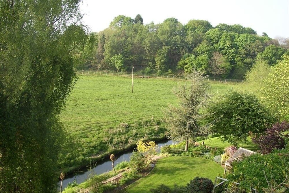 Pemandangan luar