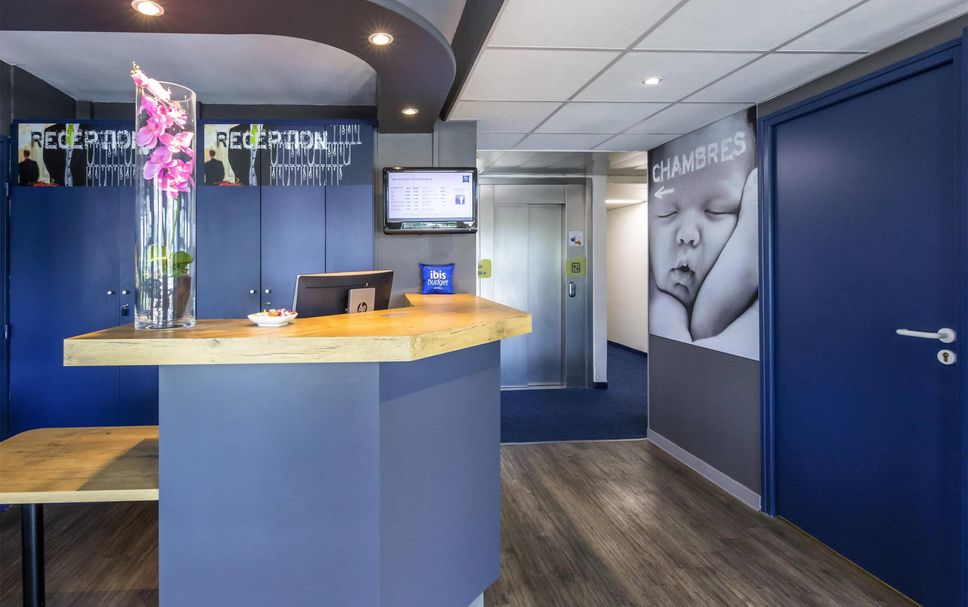 Meja Penyambut Tetamu Gambar