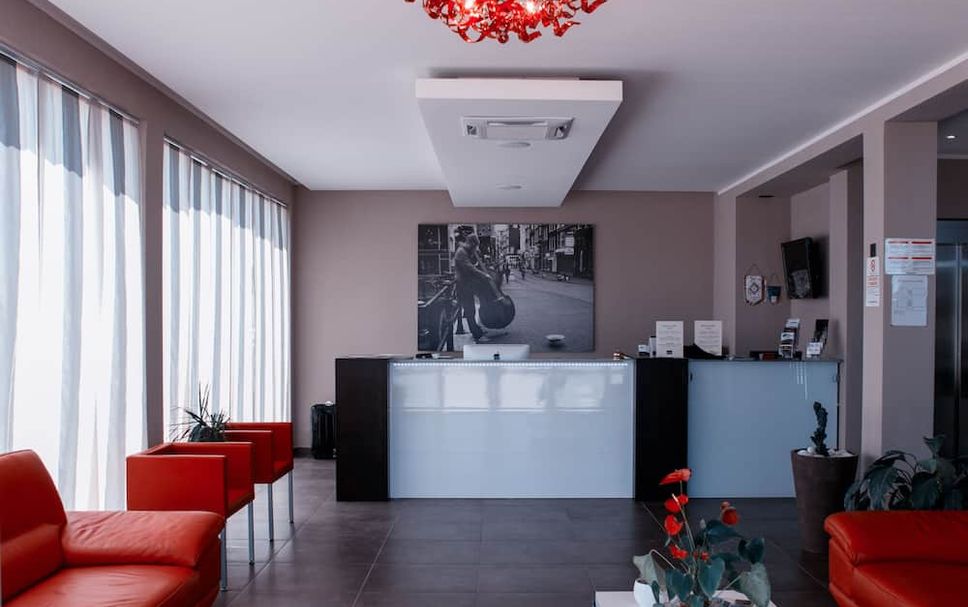 Meja Penyambut Tetamu Gambar