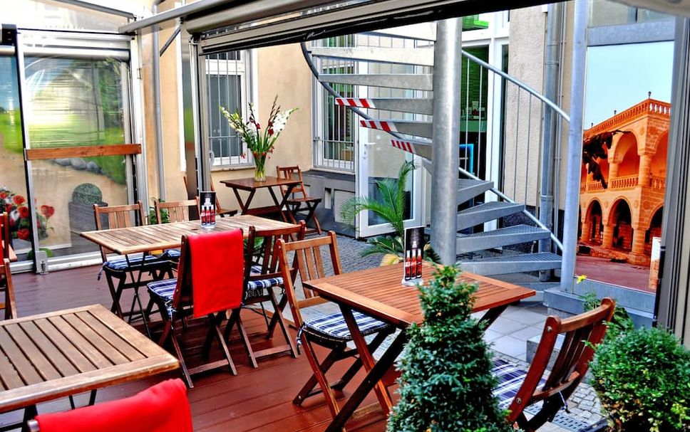 Patio Gambar