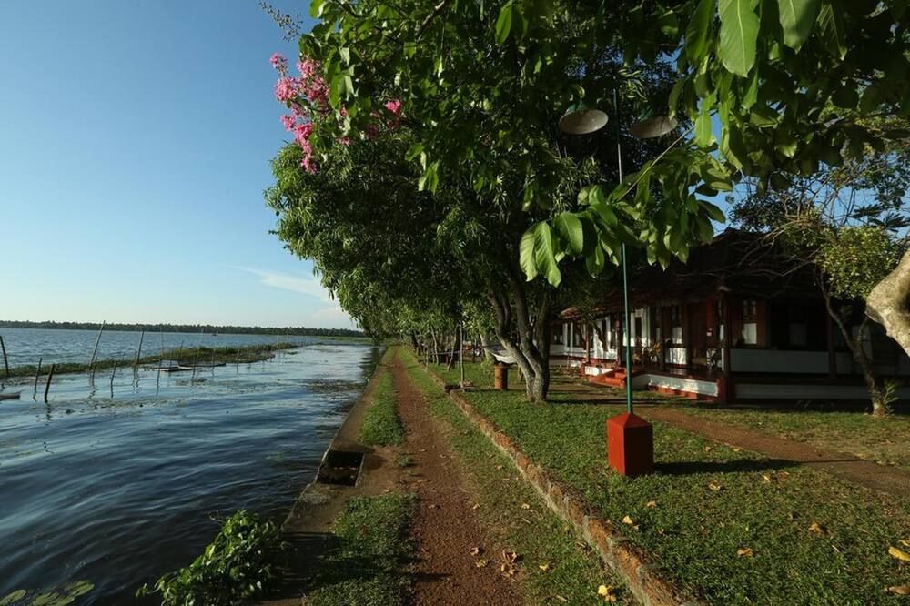 Pemandangan luar