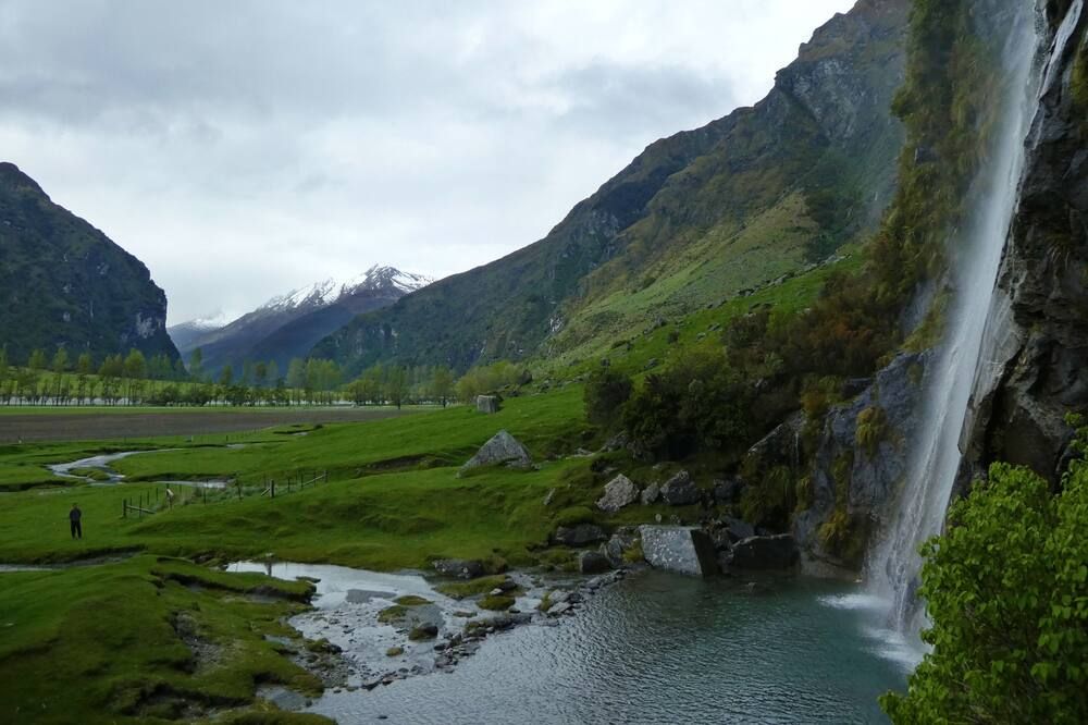 Pemandangan luar